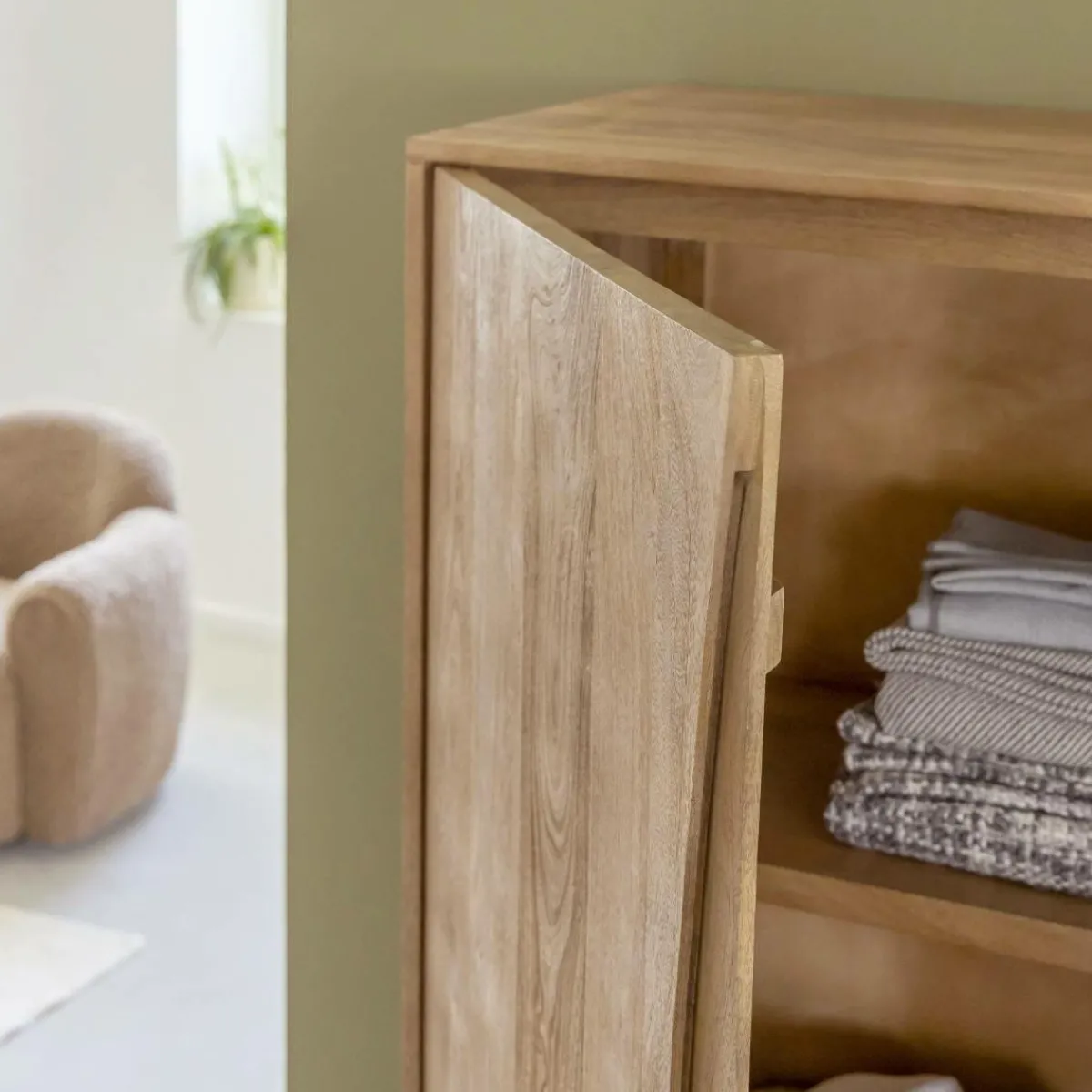 Made in Meubles Armoire en bois de manguier Folia