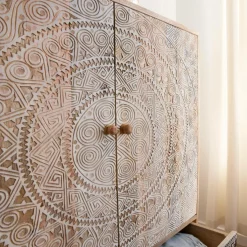Made in Meubles Armoire sculptée en bois de manguier Marc