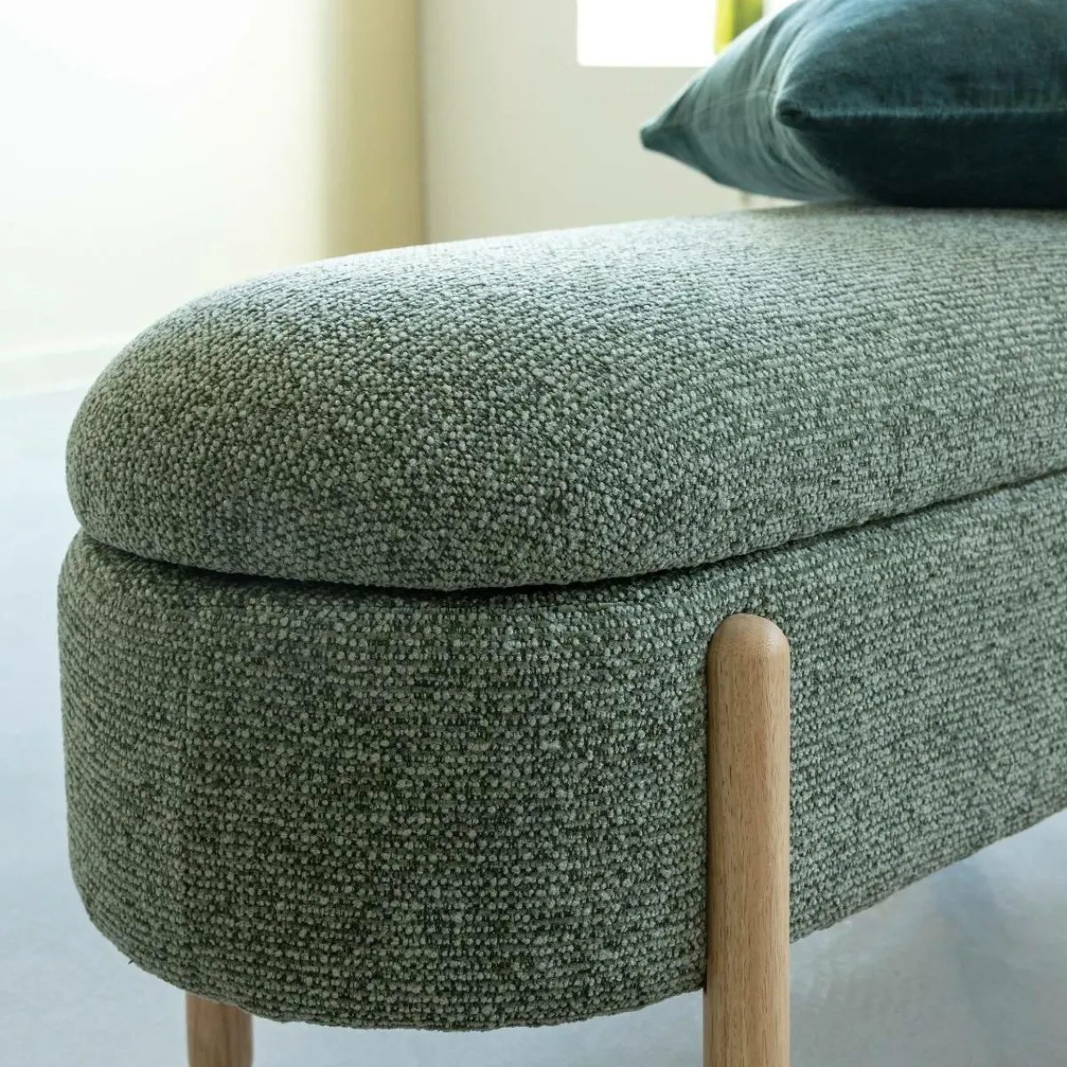 Made in Meubles Banc en bois de pin et tissu bouclette vert Nério