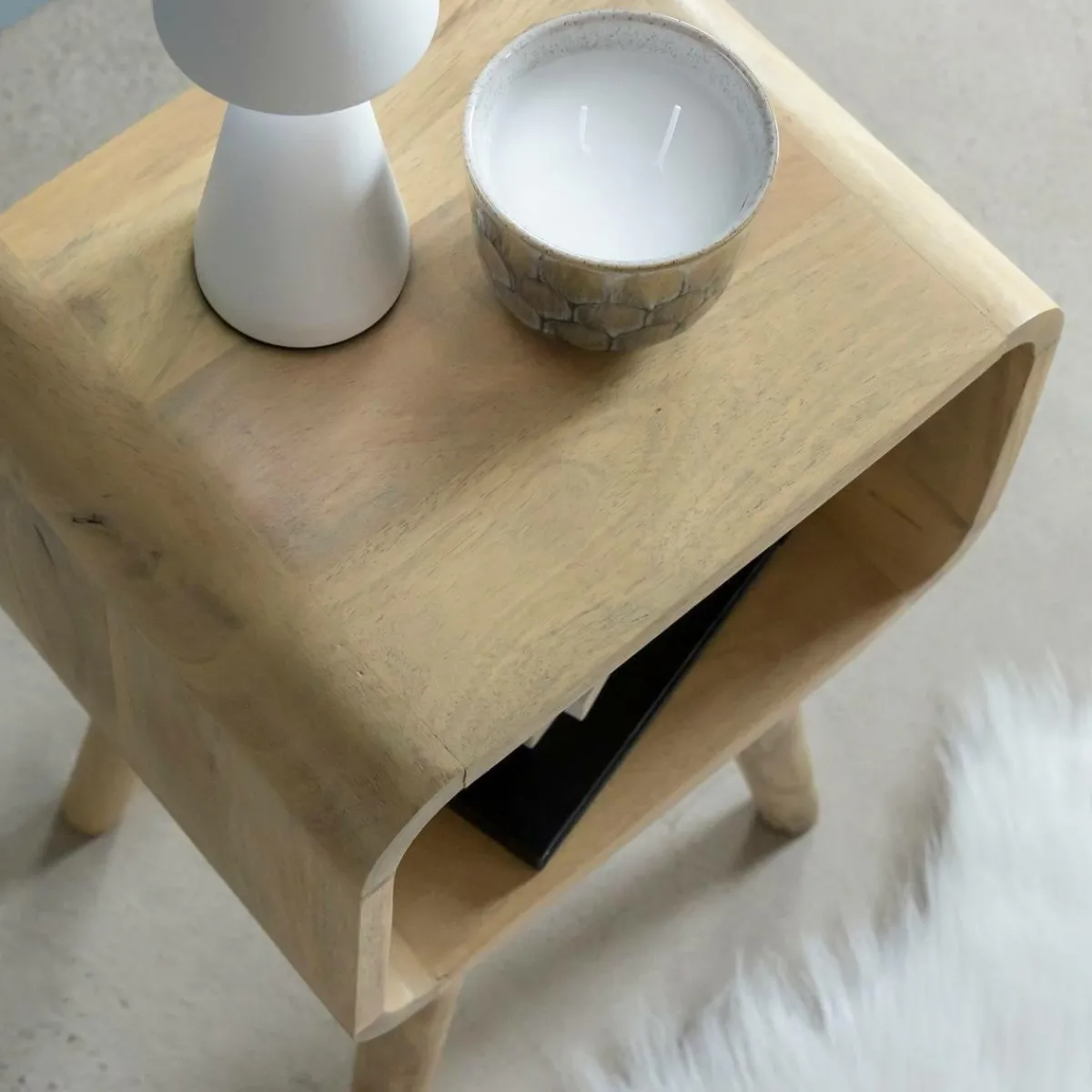 Made in Meubles Bout de canapé avec niche en bois de manguier Maëva