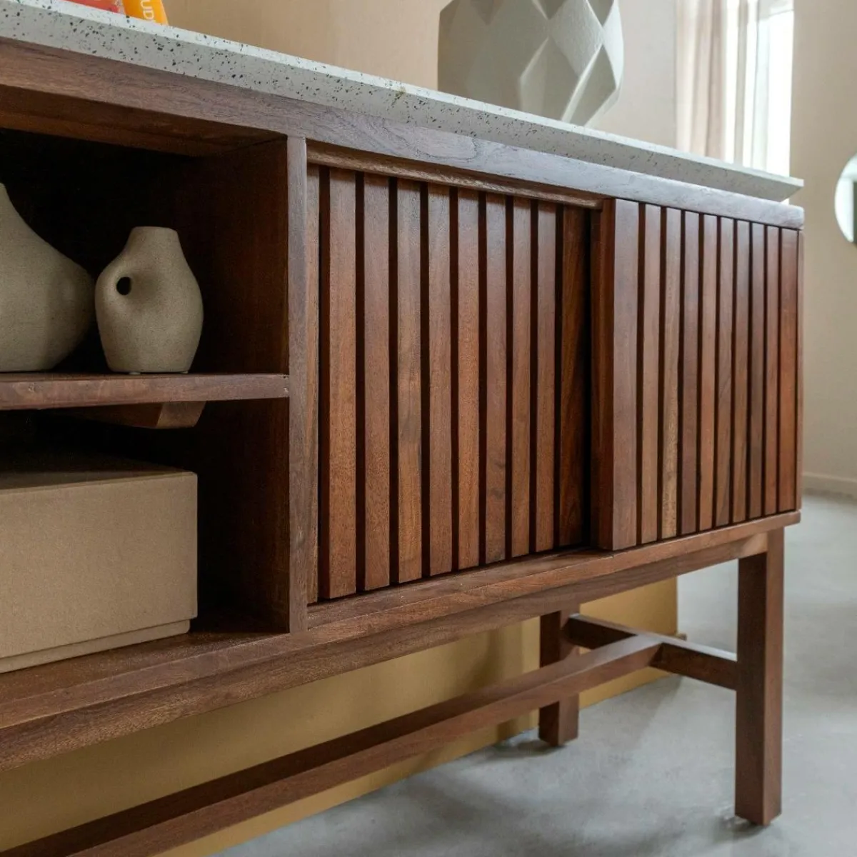 Made in Meubles Buffet 2 portes en bois d'acacia et terrazzo Kaelis