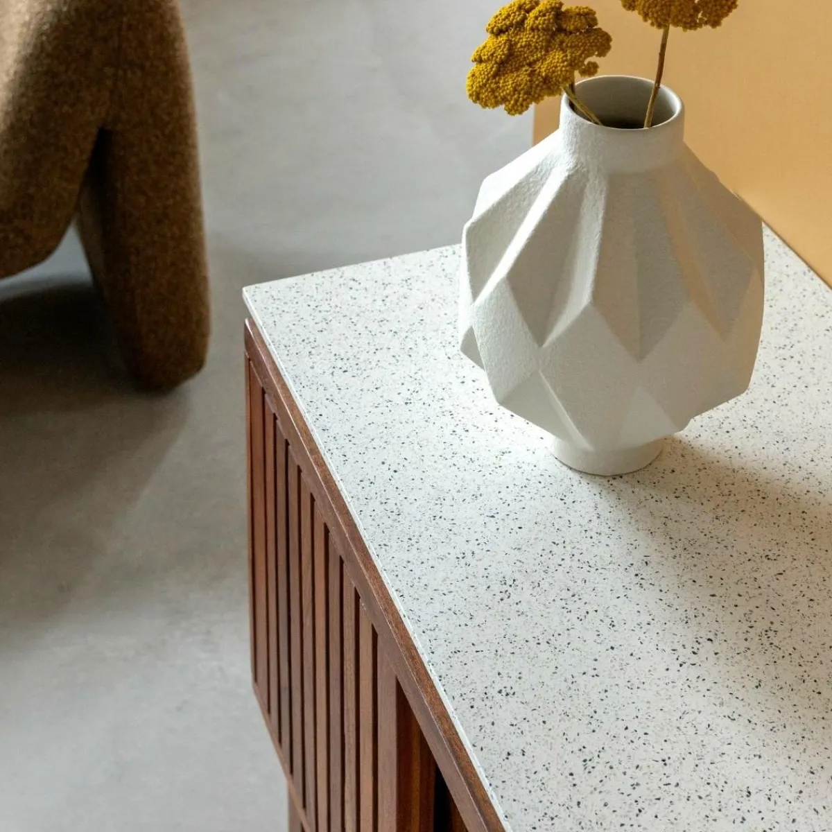 Made in Meubles Buffet 2 portes en bois d'acacia et terrazzo Kaelis