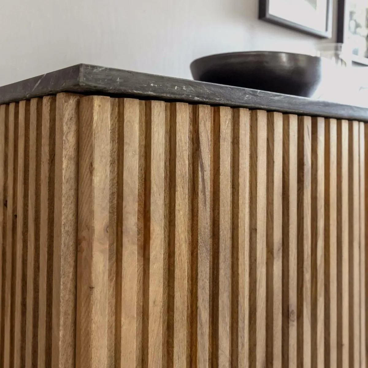 Made in Meubles Buffet 4 portes en bois de manguier et marbre Betty