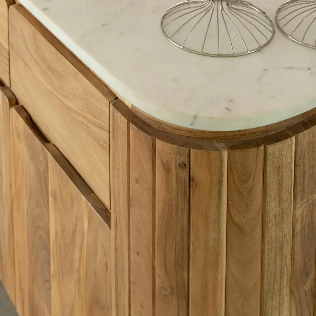 Made in Meubles Buffet en bois d'acacia et en marbre blanc Rick