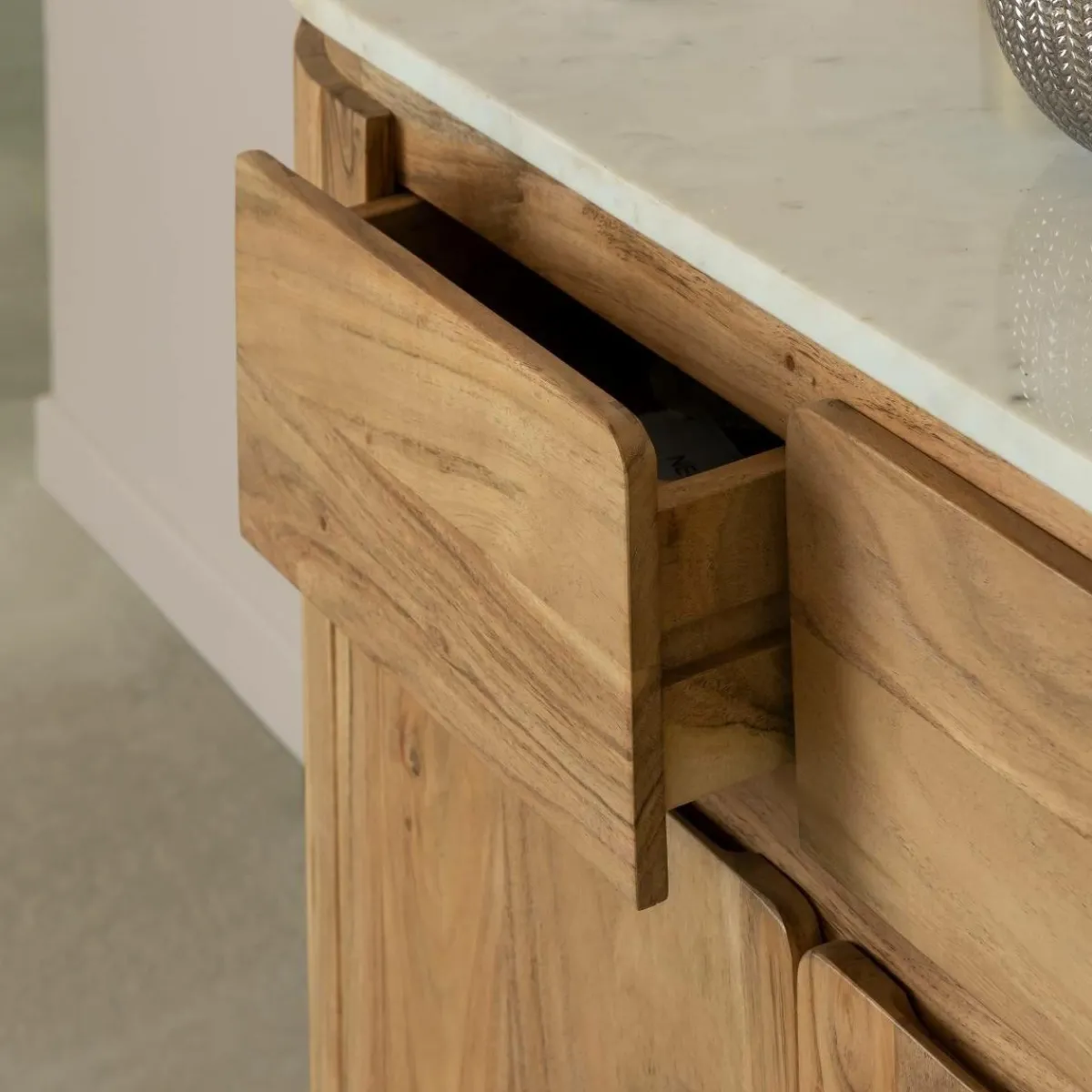 Made in Meubles Buffet en bois d'acacia et en marbre blanc Rick