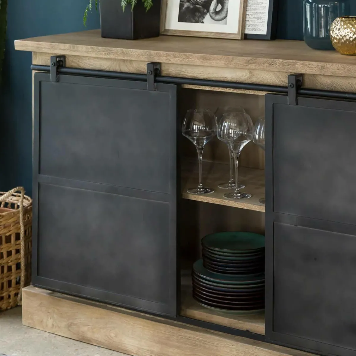 Made in Meubles Buffet en bois de manguier brossé et métal gris foncé 4 tiroirs Helsinki