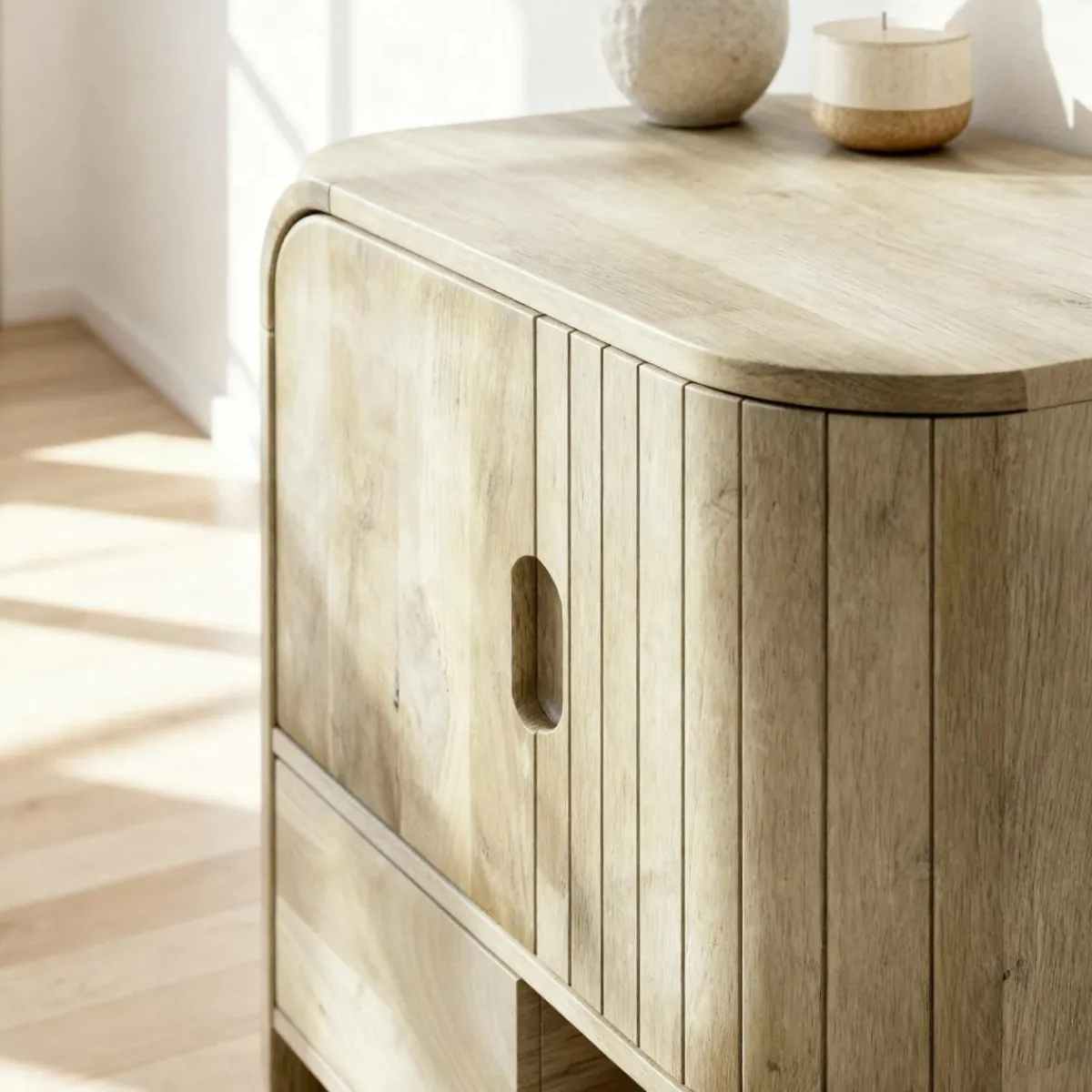 Made in Meubles Buffet haut en bois de manguier clair Yoni