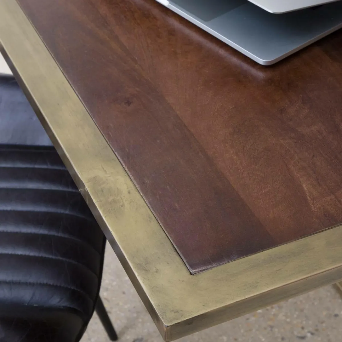 Made in Meubles Bureau pupitre en bois et métal Capucine