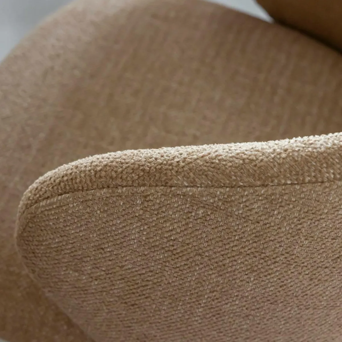 Made in Meubles Chaise avec accoudoirs ronds en tissu sable et pieds en métal Cléa (lot de 2)