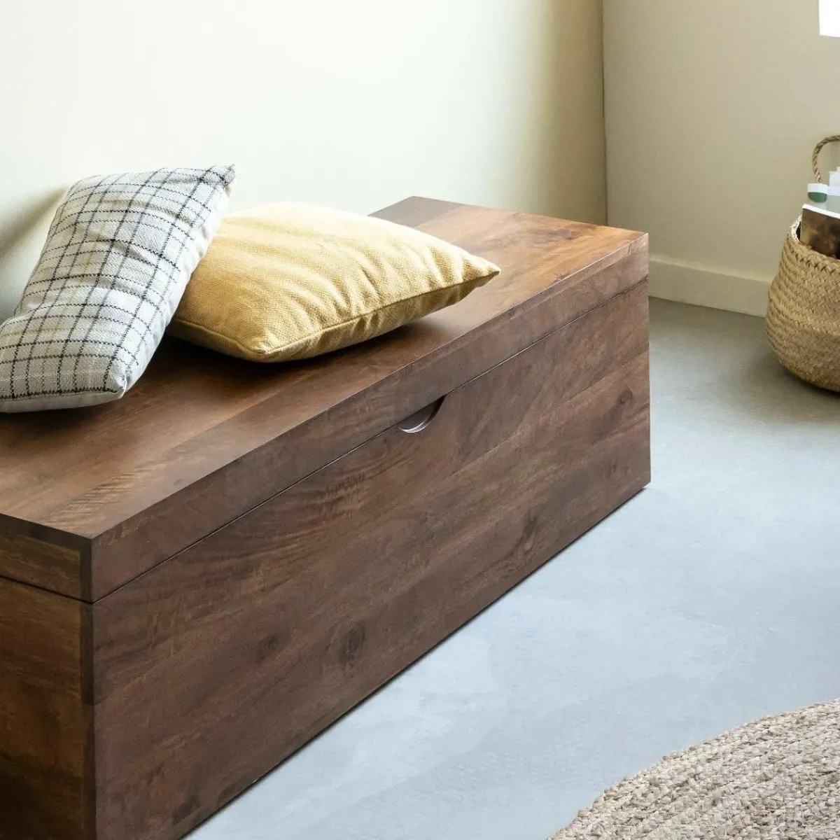 Made in Meubles Coffre banc en bois de manguier foncé Babeth