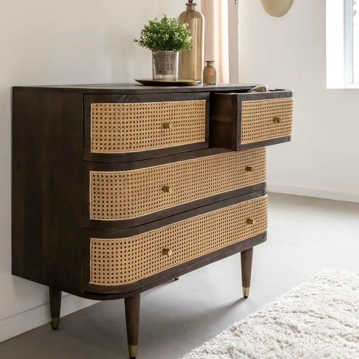 Made in Meubles Commode 4 tiroirs en bois de manguier et cannage Soren