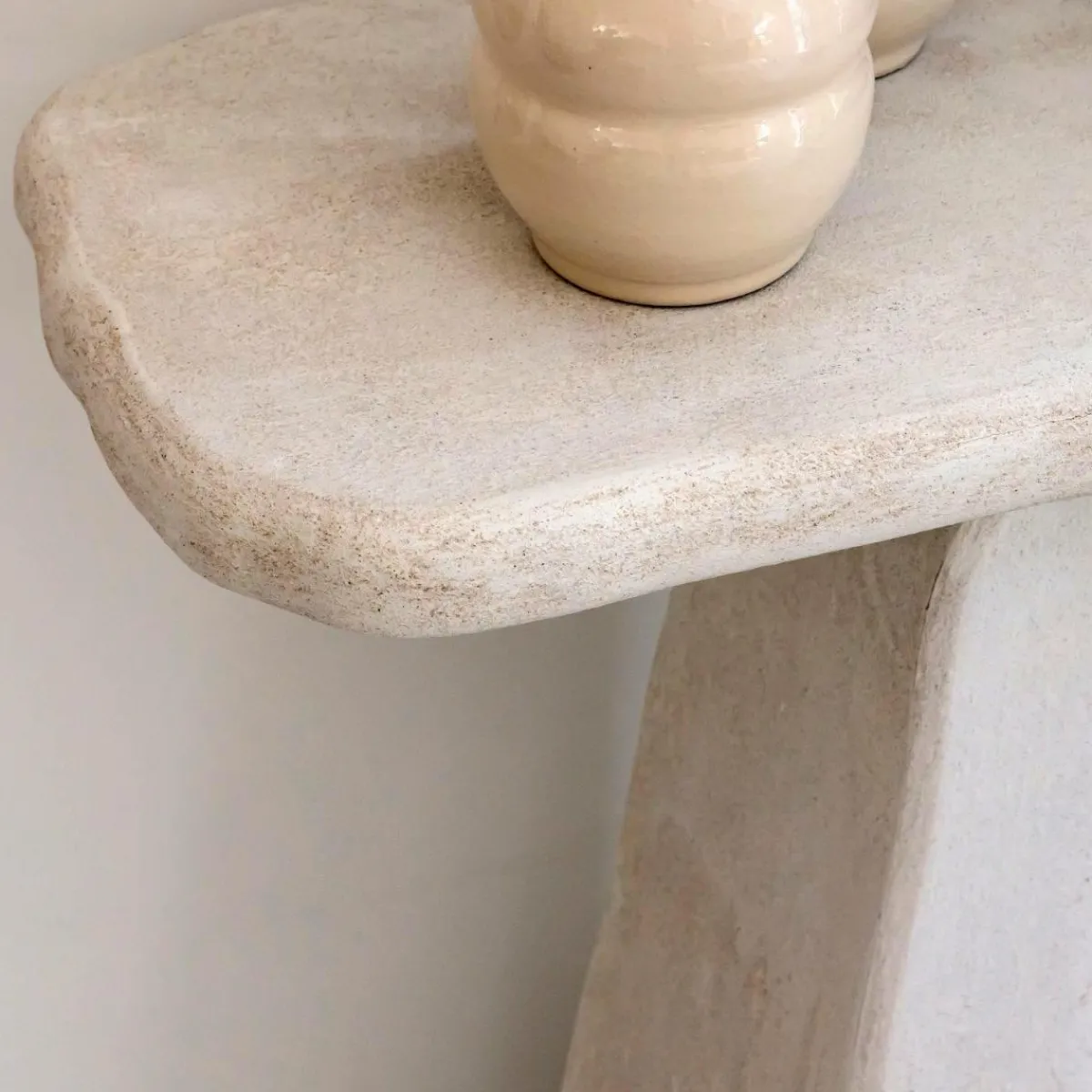 Made in Meubles Console pied central en bois effet béton blanc Danaé