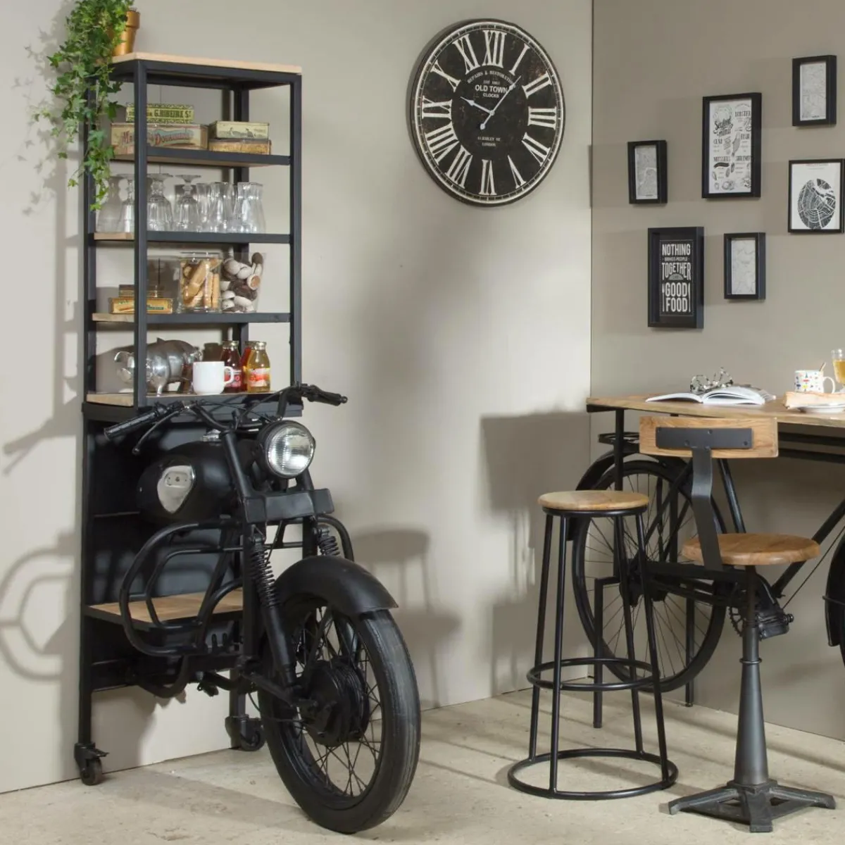 Made in Meubles Etagère avant de moto en métal noir Tata