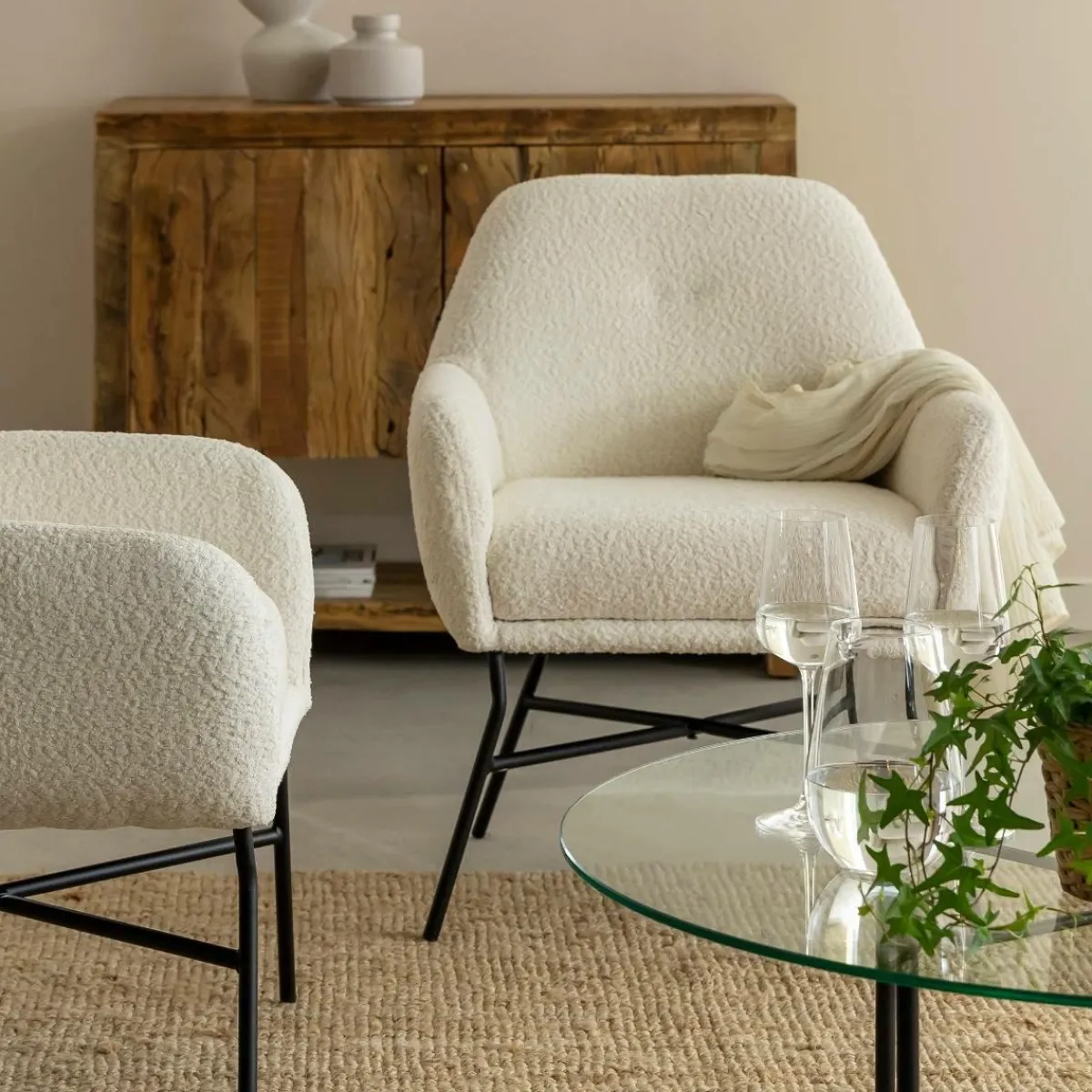 Made in Meubles Fauteuil blanc en tissu bouclette Amandine