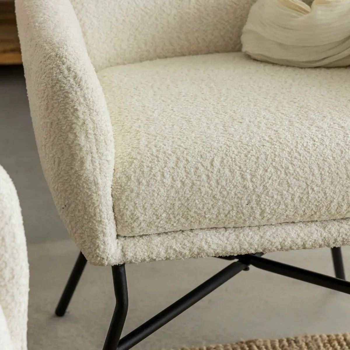 Made in Meubles Fauteuil blanc en tissu bouclette Amandine