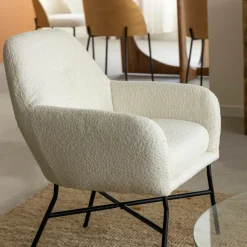 Made in Meubles Fauteuil blanc en tissu bouclette Amandine