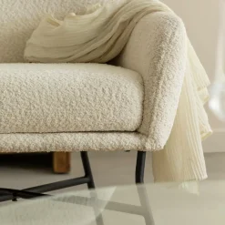 Made in Meubles Fauteuil blanc en tissu bouclette Amandine