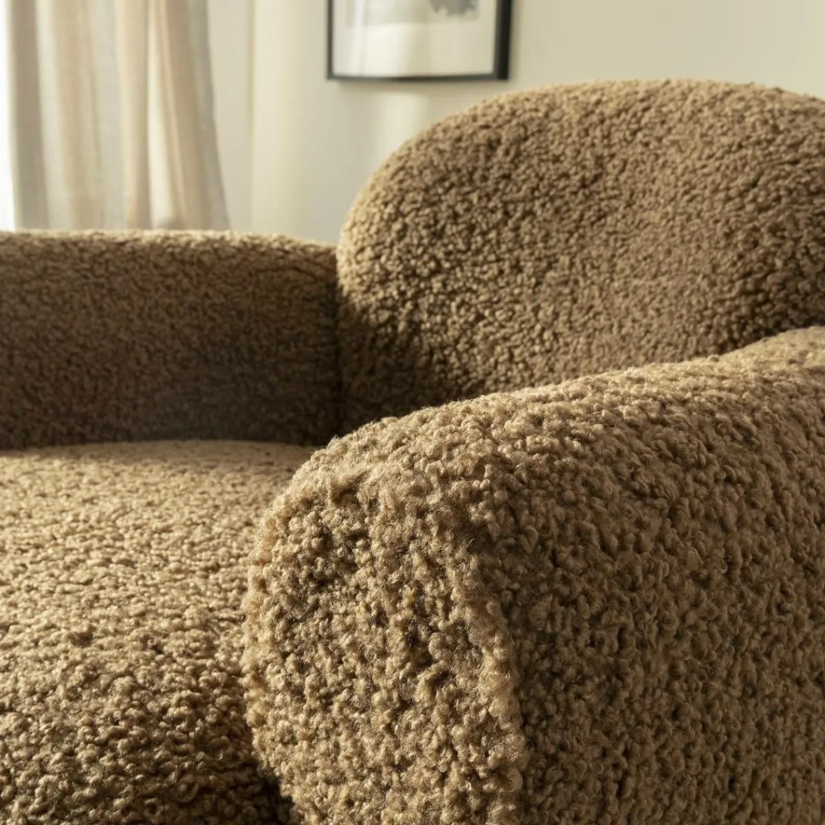 Made in Meubles Fauteuil club en tissu bouclette marron Tommy