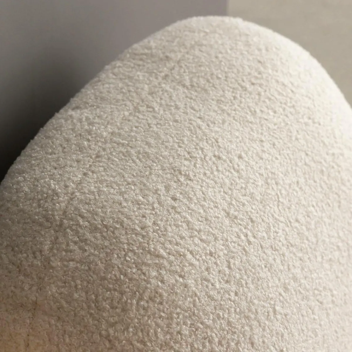 Made in Meubles Fauteuil confort en tissu bouclette blanc Johanna
