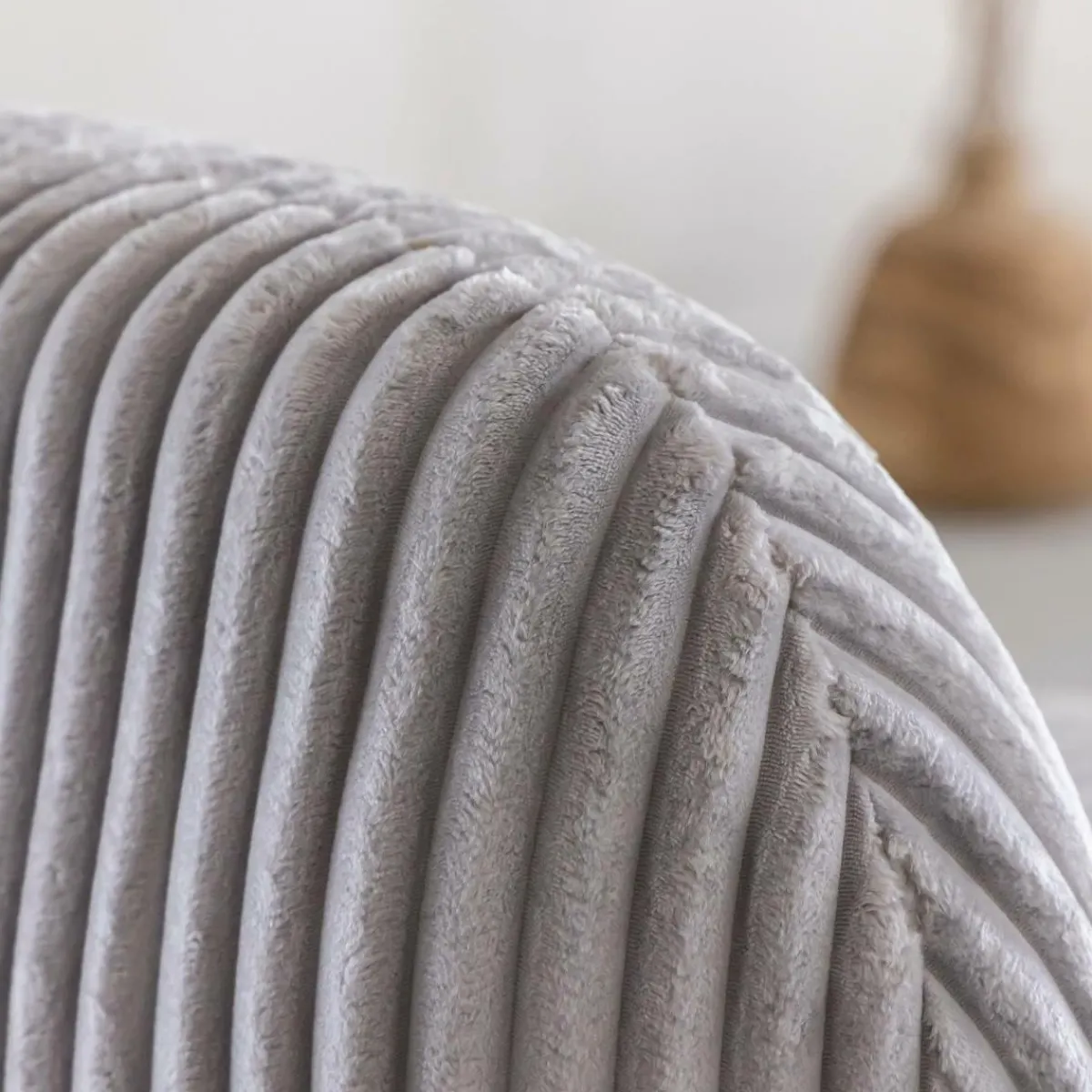 Made in Meubles Fauteuil confort en velours côtelé gris Johanna