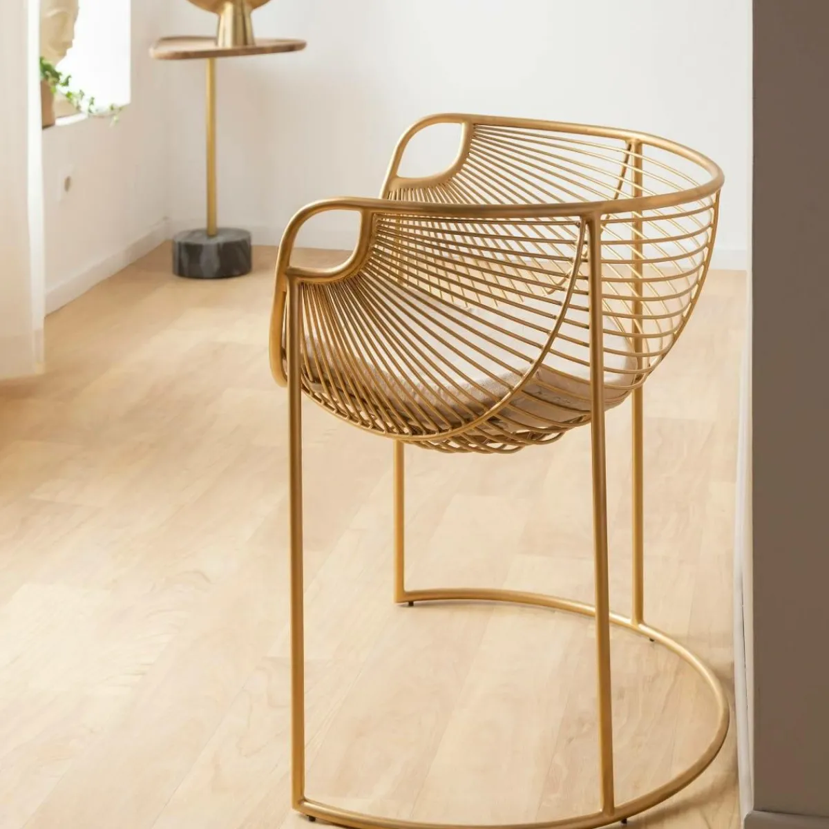 Made in Meubles Fauteuil design en métal doré Augustus