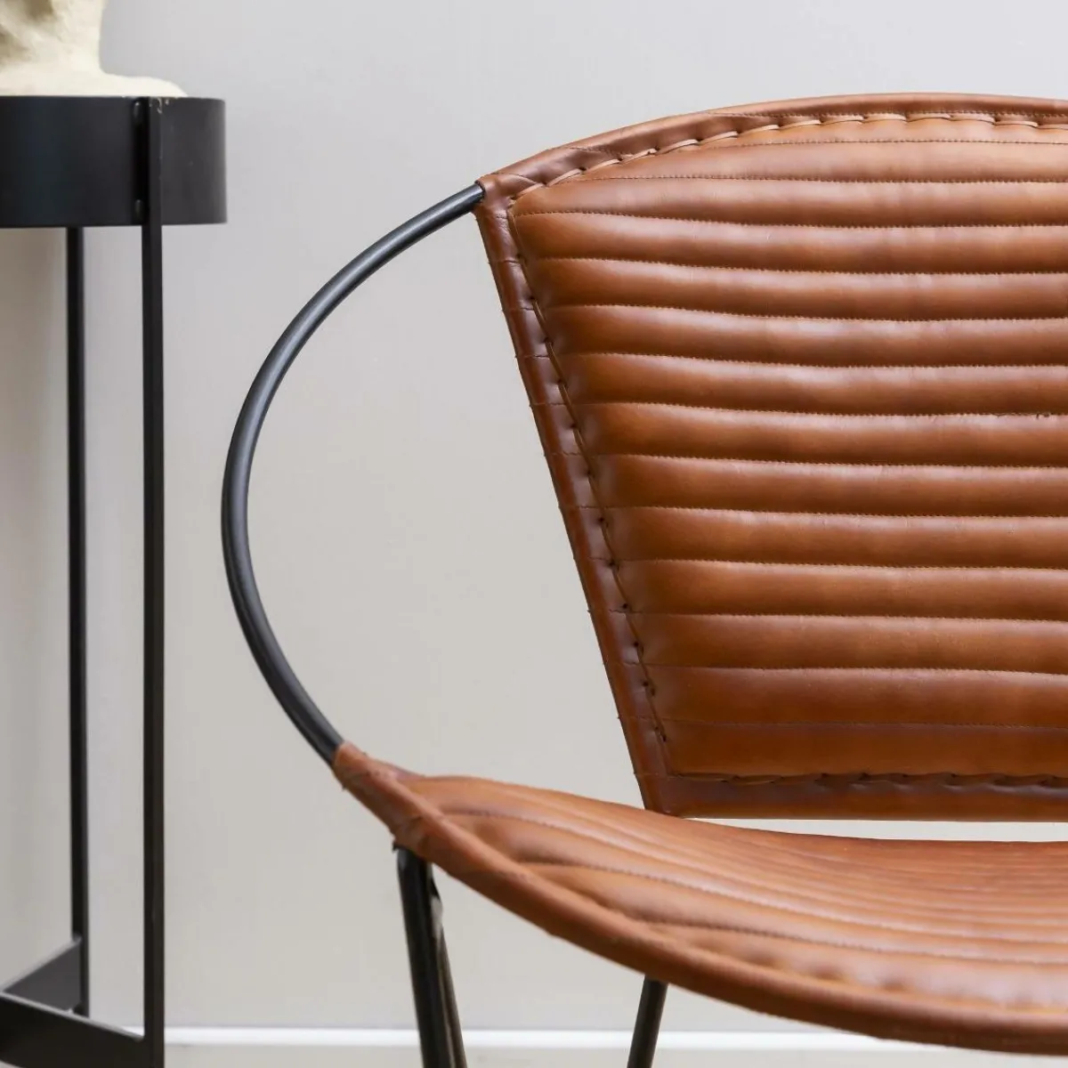 Made in Meubles Fauteuil en cuir marron et métal Jaya