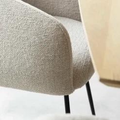Made in Meubles Fauteuil en tissu écru et pieds en métal Sandy