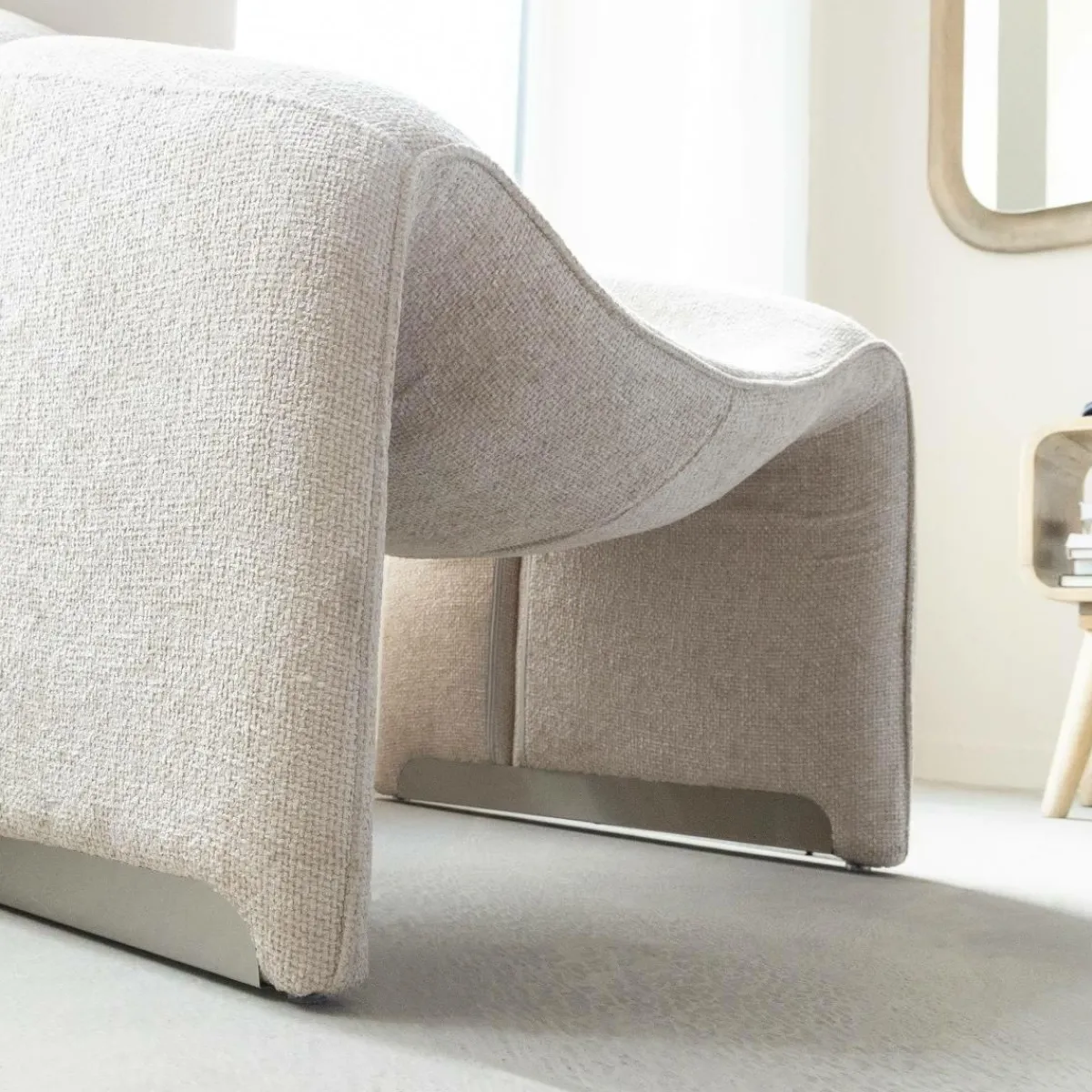 Made in Meubles Fauteuil en tissu écru Théa
