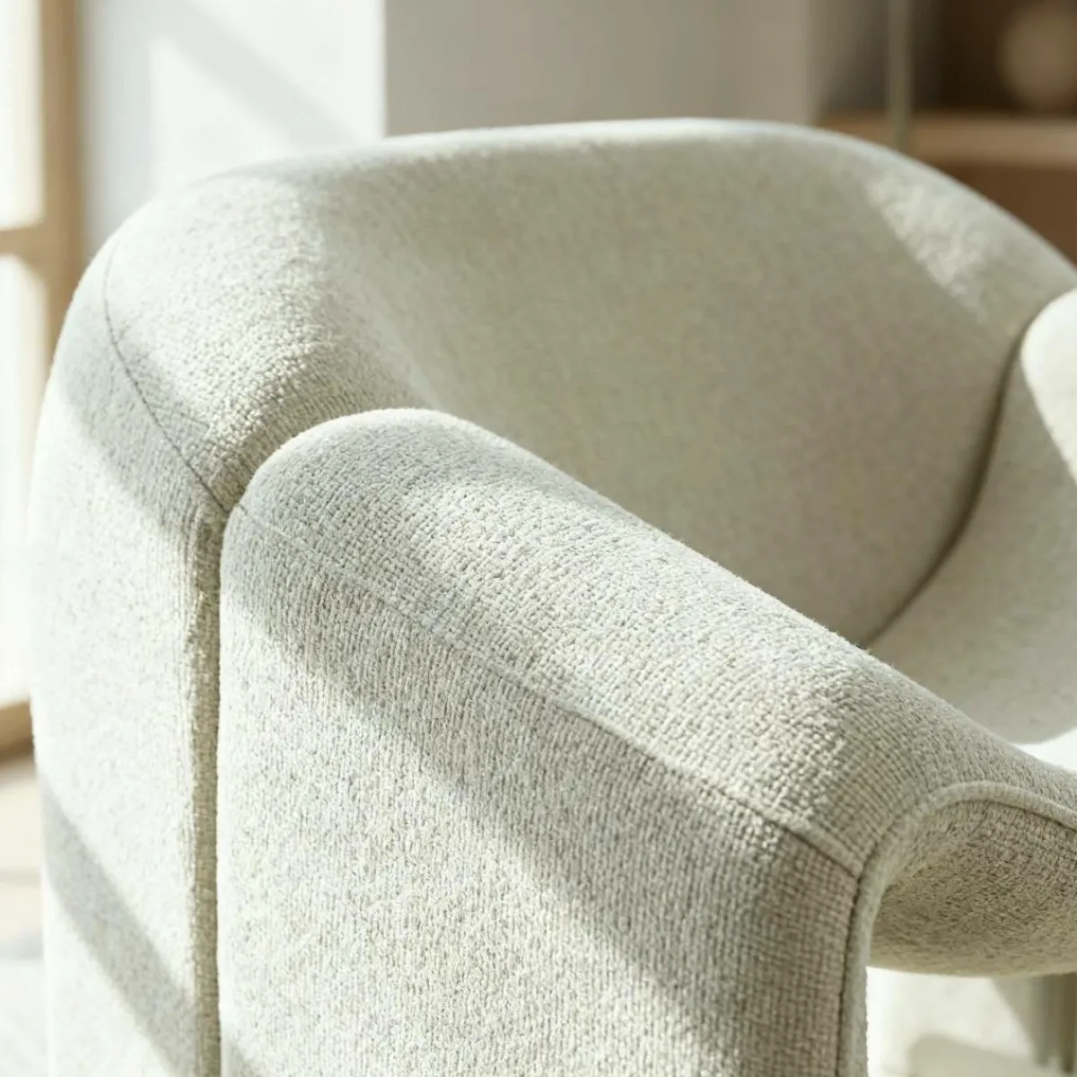 Made in Meubles Fauteuil en tissu écru Théa