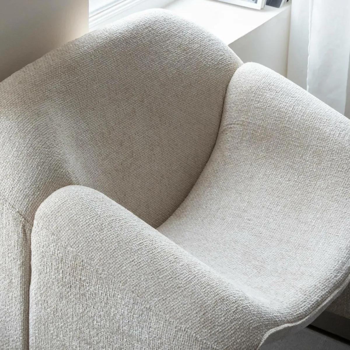 Made in Meubles Fauteuil en tissu écru Théa