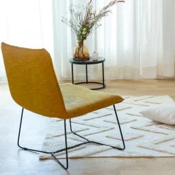 Made in Meubles Fauteuil en tissu jaune et métal Isaure