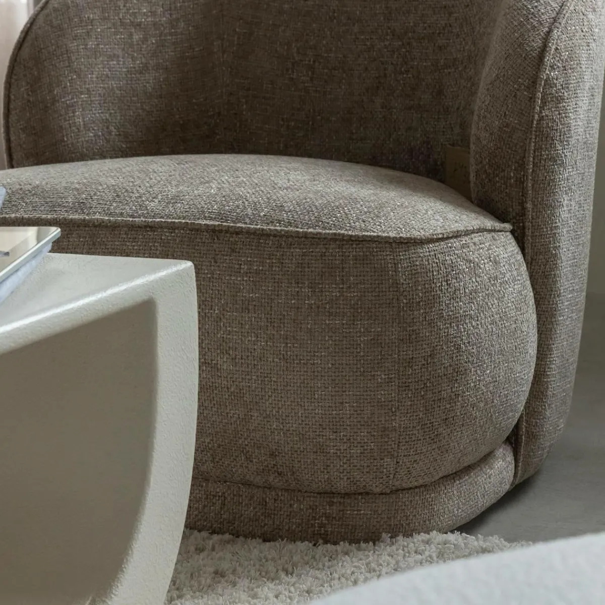 Made in Meubles Fauteuil en tissu taupe Travis
