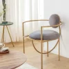 Made in Meubles Fauteuil en velours et métal doré Albin