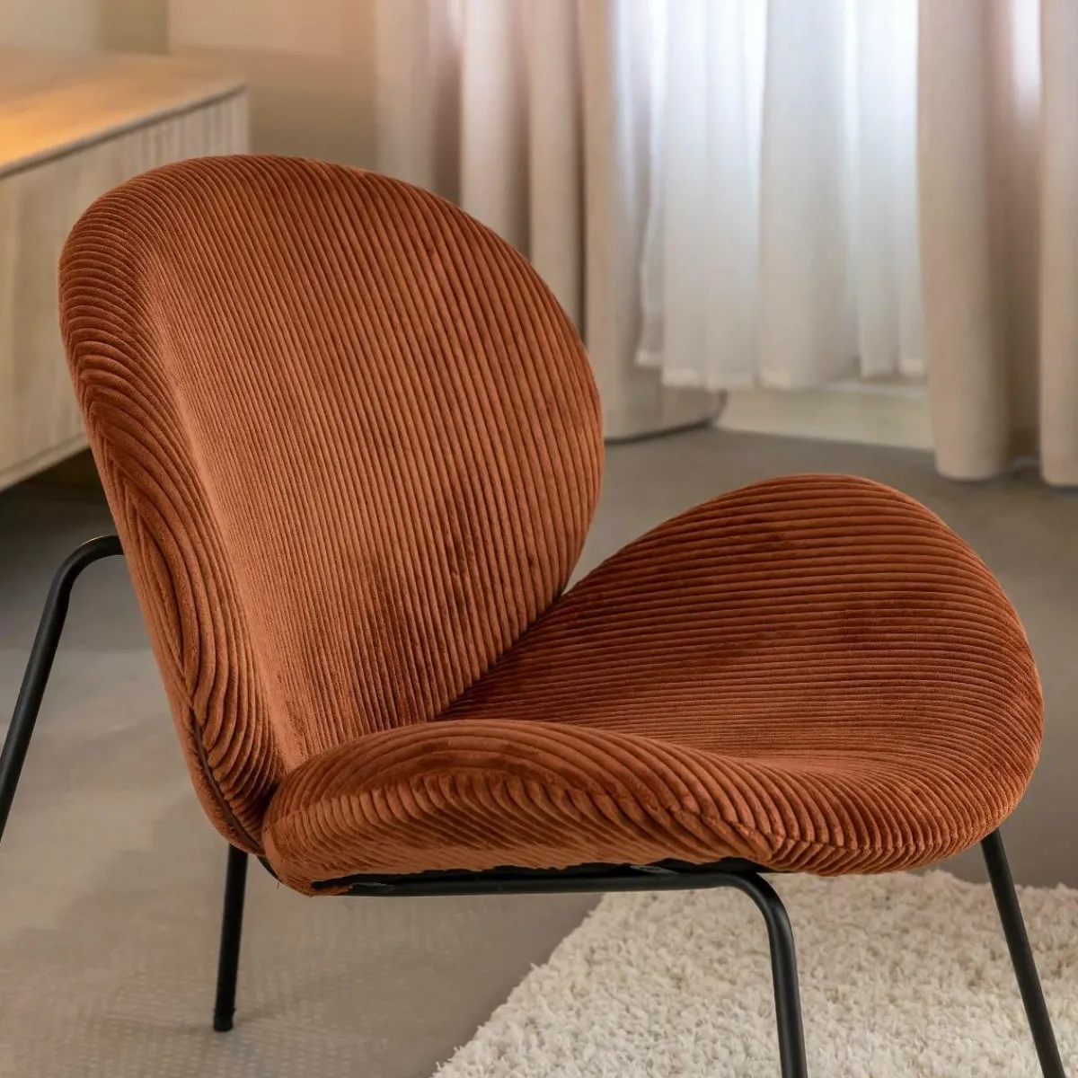 Made in Meubles Fauteuil en velours terracotta Dorian
