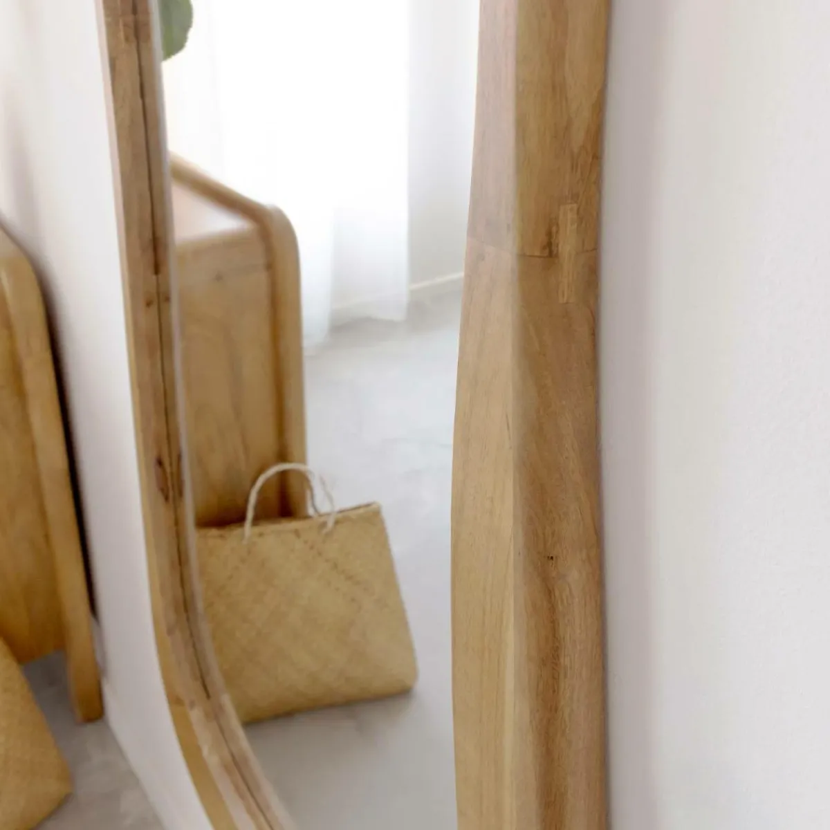 Made in Meubles Grand miroir organique en bois de manguier Marley