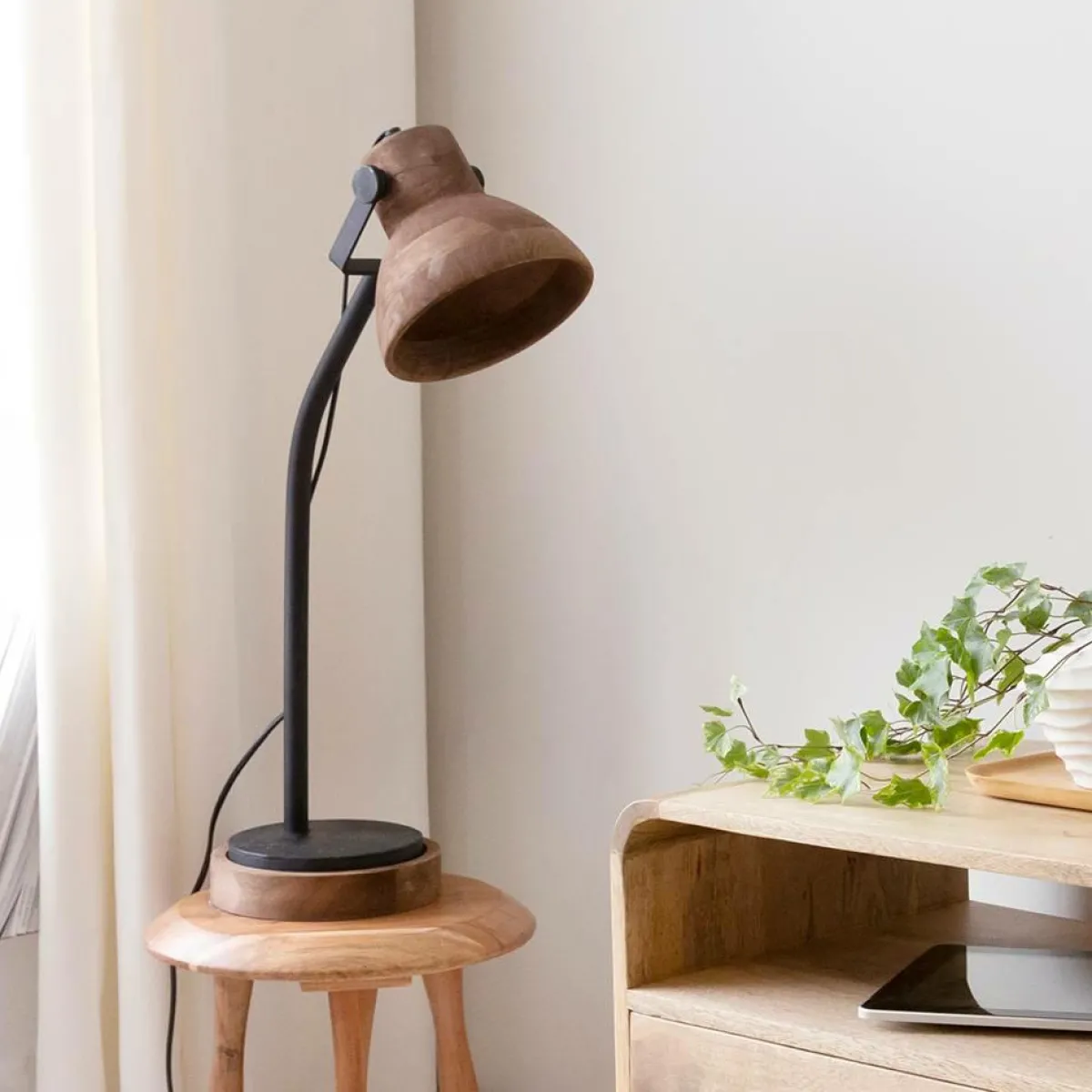 Made in Meubles Lampe à poser en bois de manguier et métal Loulou