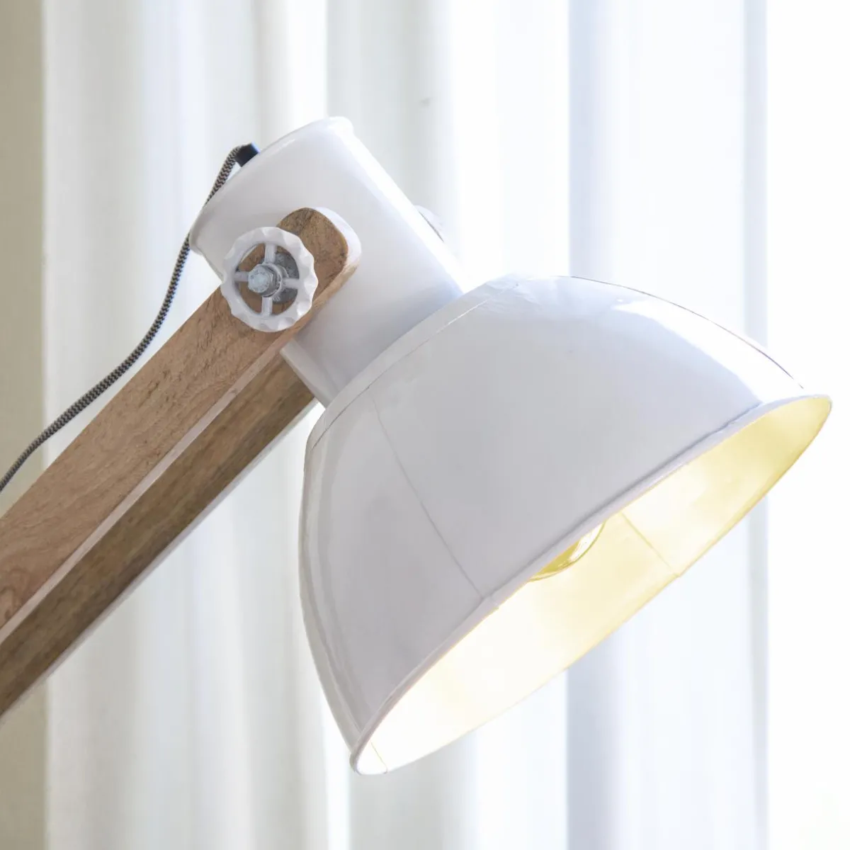 Made in Meubles Lampe sur pied en bois de manguier et métal Martha