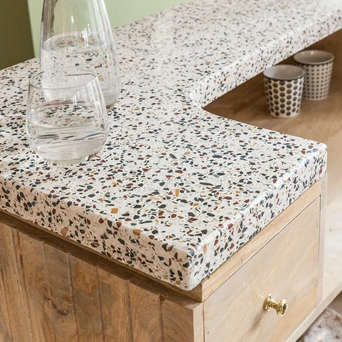Made in Meubles Meuble bar en bois de manguier et terrazzo Lou