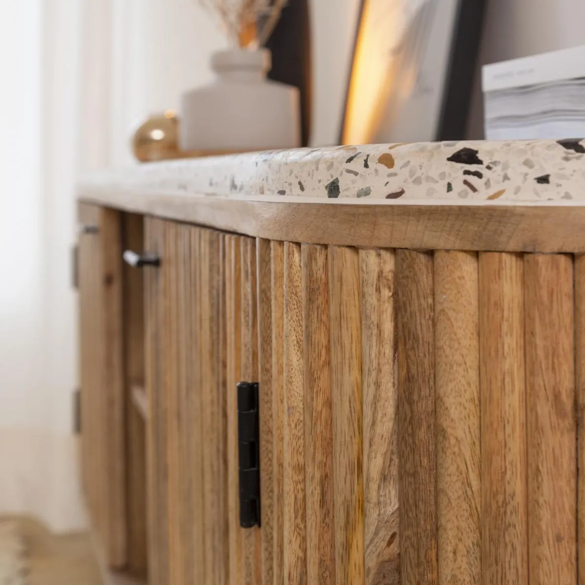 Made in Meubles Meuble TV en bois de manguier et terrazzo Ambrine