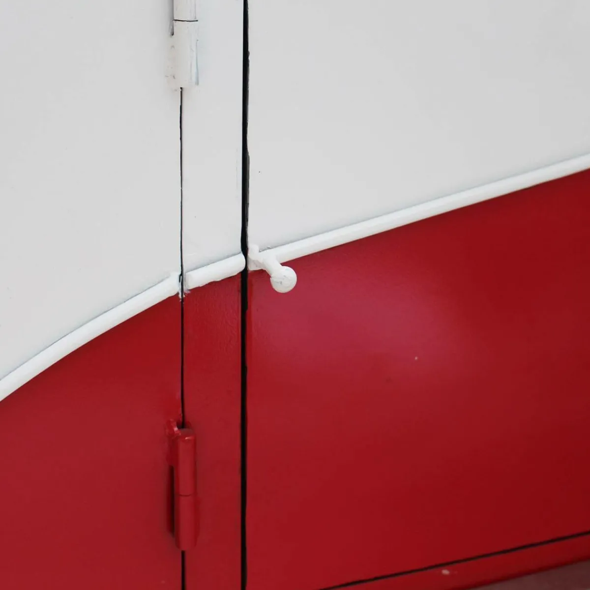 Made in Meubles Meuble TV rouge avec plateau en bois de manguier Combi