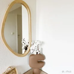Made in Meubles Miroir abstrait en bois de manguier clair Marley