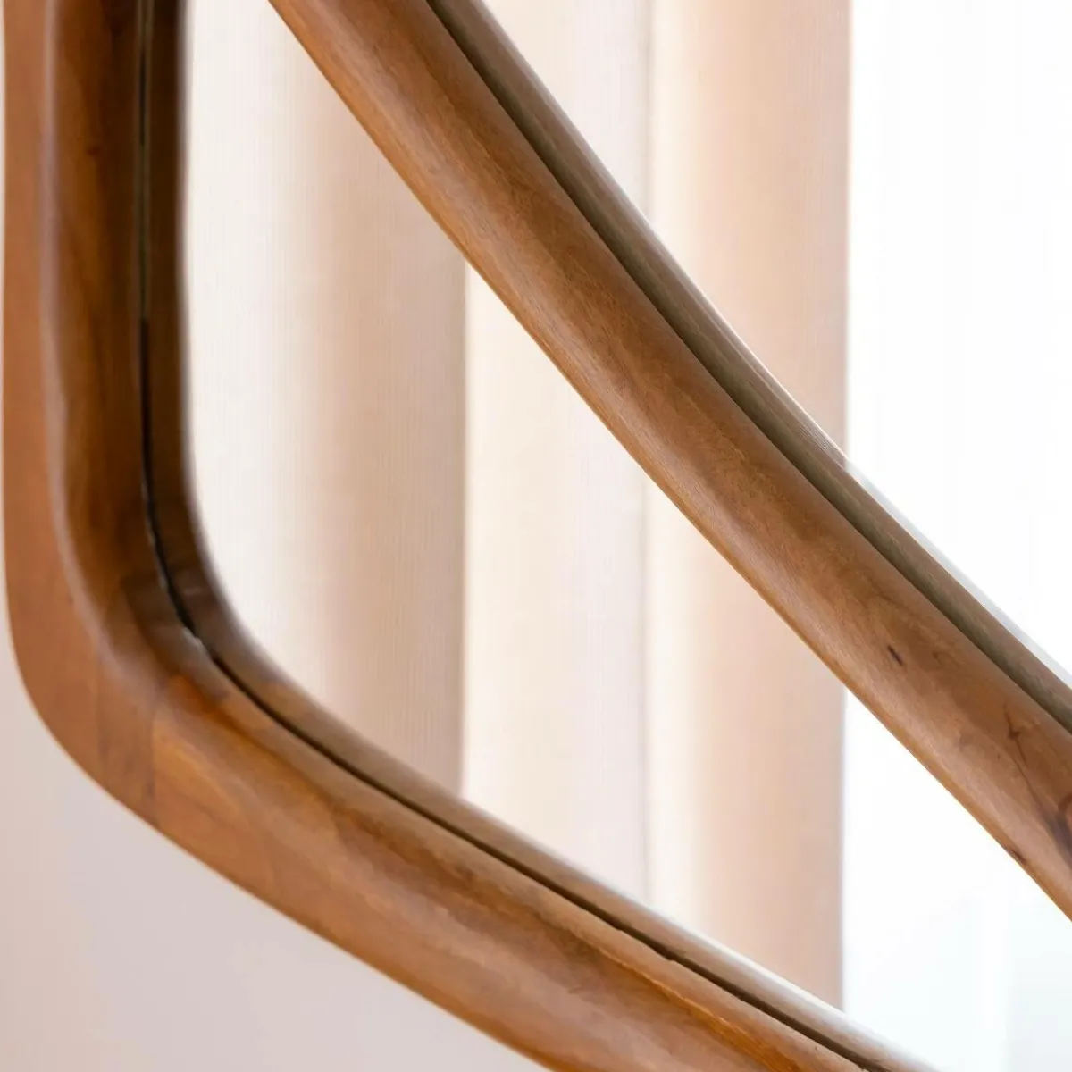 Made in Meubles Miroir mural organique en bois de manguier Marley