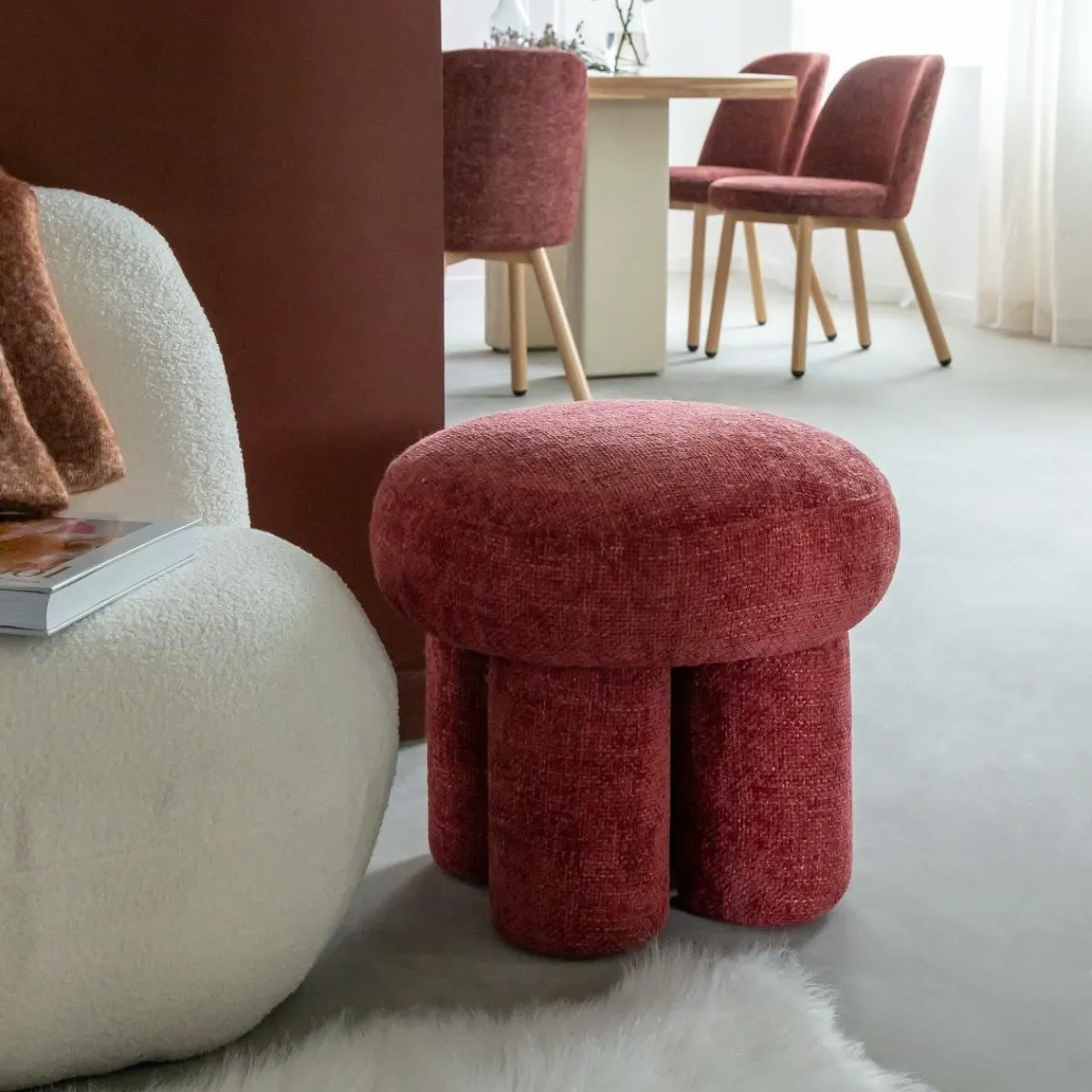 Made in Meubles Petit tabouret en tissu fuchsia Toby