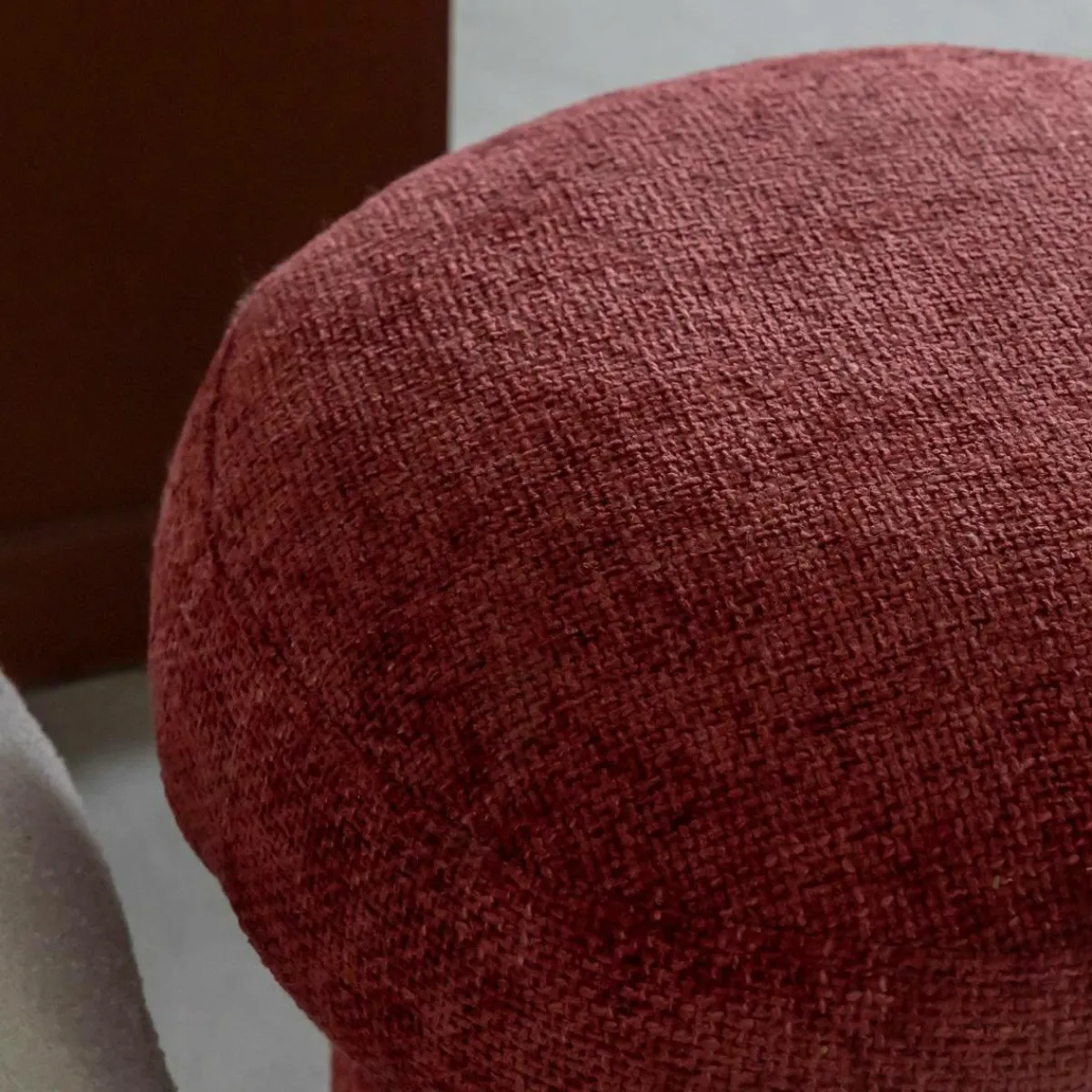 Made in Meubles Petit tabouret en tissu fuchsia Toby