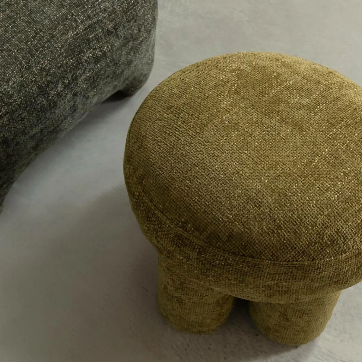 Made in Meubles Petit tabouret en tissu kaki Toby