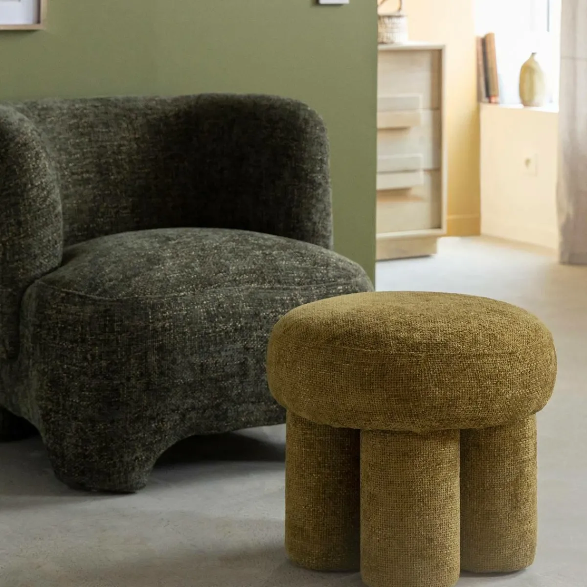Made in Meubles Petit tabouret en tissu kaki Toby
