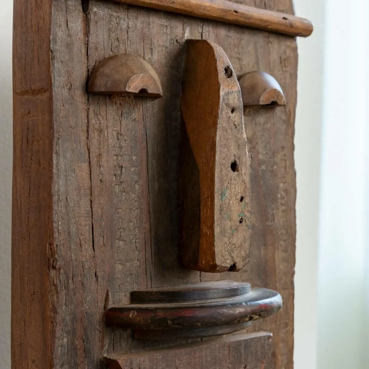 Made in Meubles Sculpture visage en bois Liséa