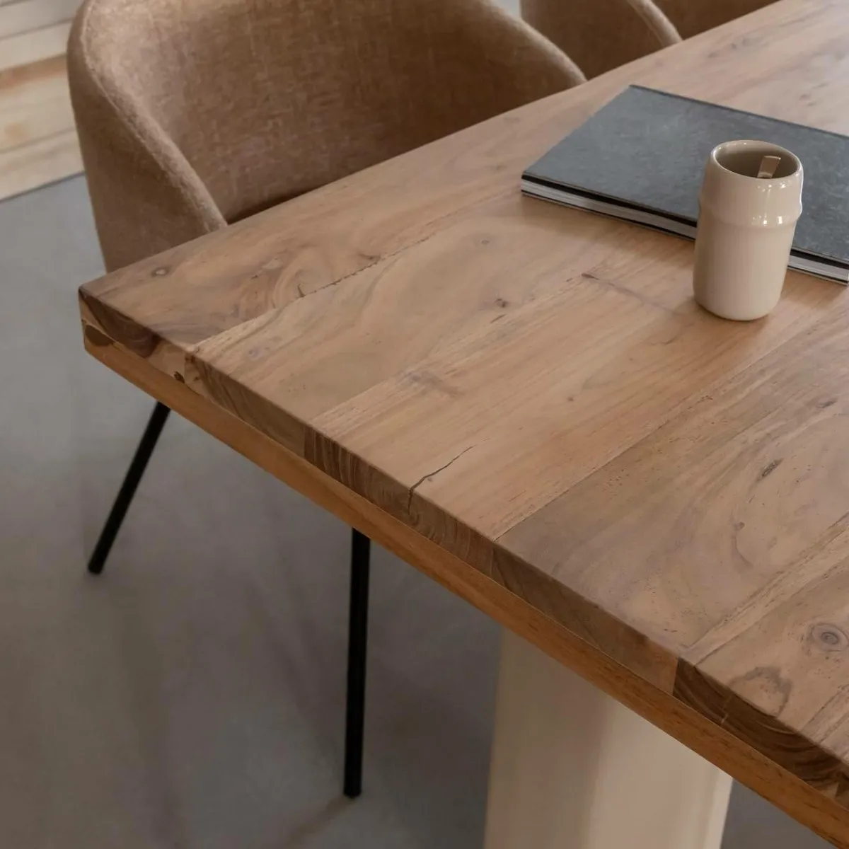 Made in Meubles Table à manger en bois d'acacia et pieds en bois effet béton Dalva