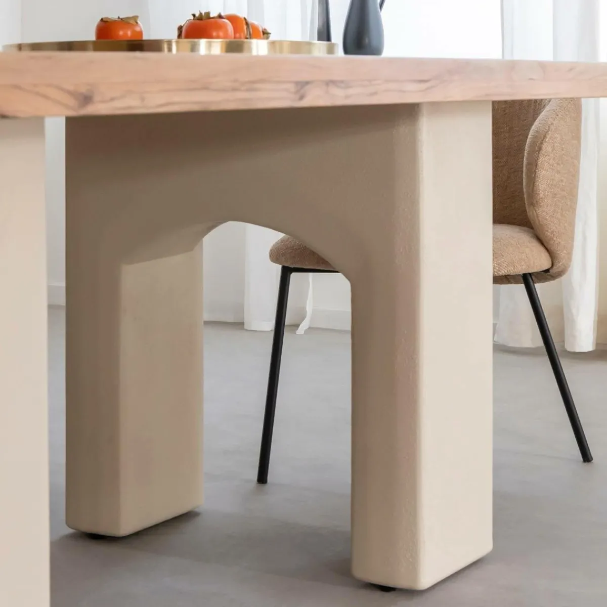 Made in Meubles Table à manger en bois d'acacia et pieds en bois effet béton Dalva