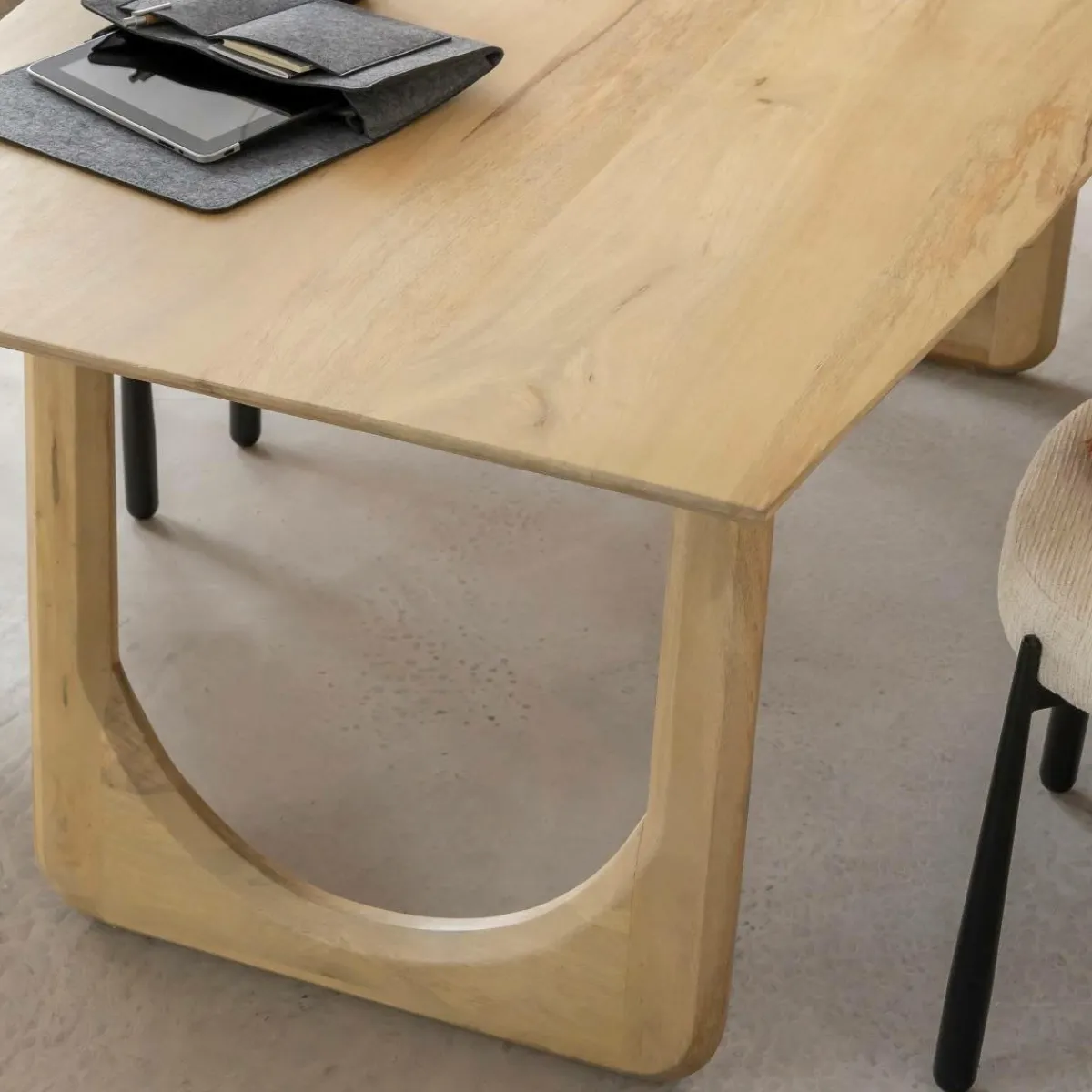 Made in Meubles Table à manger en bois de manguier Juliet